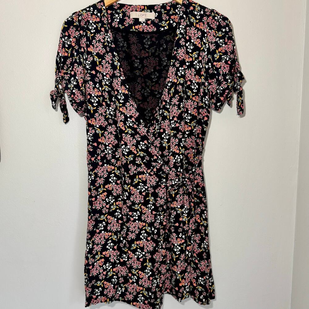 LOFT Black Floral Faux Wrap Dress Flutter Tie Sleeve V-Neck Size 4